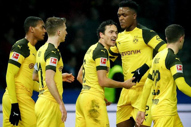 王哲林24+10上海大胜天津 山东力克福建止连败